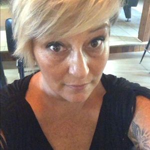 Meet your Posher, Claudia